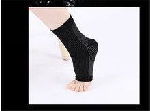 Load image into Gallery viewer, Energizing Compression Socks