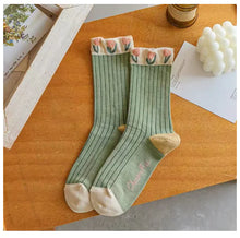 Lade das Bild in den Galerie-Viewer, Retro-Baumwollsocken mit Tulpenblumenmuster