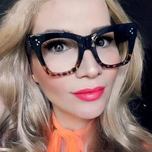 Load image into Gallery viewer, Fashionable Oversized Sunglasses for Women ITDinos®