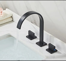 Lade das Bild in den Galerie-Viewer, Brushed Gold Double Handle Basin Faucet with Three Holes
