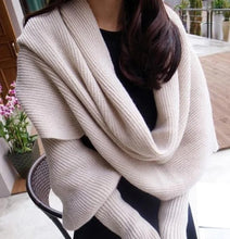 Lade das Bild in den Galerie-Viewer, Knitted Yarn Scarf with Sleeves and Shawl Design
