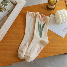 Load image into Gallery viewer, Retro Tulip Floral Cotton Socks
