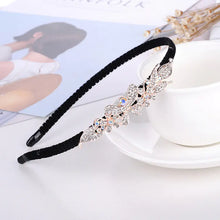 Lade das Bild in den Galerie-Viewer, Butterfly Hair Band with Rhinestone Clips
