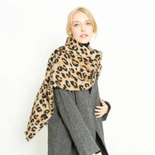 Lade das Bild in den Galerie-Viewer, Women&#39;s Thick Leopard Print Scarf and Shawl - Autumn/Winter
