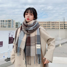 Lade das Bild in den Galerie-Viewer, Winter Women’s Plaid Scarf - Thick &amp; Warm Long Shawl
