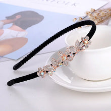 Lade das Bild in den Galerie-Viewer, Butterfly Hair Band with Rhinestone Clips

