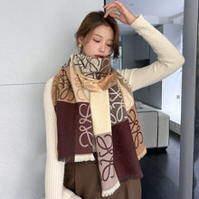 Lade das Bild in den Galerie-Viewer, 290g Women&#39;s Winter Scarf - Reversible Cashmere Shawl
