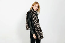Lade das Bild in den Galerie-Viewer, Women&#39;s Thick Leopard Print Scarf and Shawl - Autumn/Winter
