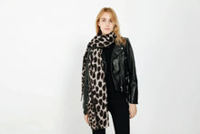 Lade das Bild in den Galerie-Viewer, Women&#39;s Thick Leopard Print Scarf and Shawl - Autumn/Winter

