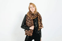 Lade das Bild in den Galerie-Viewer, Women&#39;s Thick Leopard Print Scarf and Shawl - Autumn/Winter

