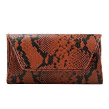 Lade das Bild in den Galerie-Viewer, Structured Python Clutch &amp; Crossbody ITDinos®
