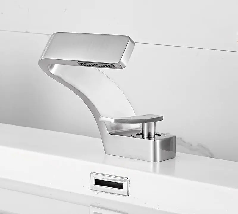 Black Hot and Cold Basin Faucet - Copper Single-Hole