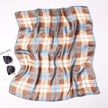 Lade das Bild in den Galerie-Viewer, Color Plaid Scarf for Women 70x70cm Art Student Neck Scarf
