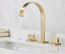 Lade das Bild in den Galerie-Viewer, Brushed Gold Double Handle Basin Faucet with Three Holes
