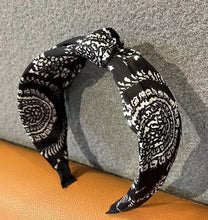 Load image into Gallery viewer, Wide Headband with Retro Houndstooth Print
