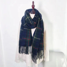 Lade das Bild in den Galerie-Viewer, Winter Women’s Plaid Scarf - Thick &amp; Warm Long Shawl
