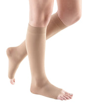 Lade das Bild in den Galerie-Viewer, mediven Comfort for Women 30-40 mmHg – Calf High Compression Stockings for Women Open Toe Leg Circulation Semi-Transparent Leg Support Compression Hosiery V-Extra-Wide-Petite Natural

