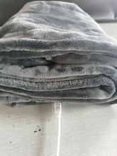 Load image into Gallery viewer, Heated Blanket and Heating Pad from Manufacturer ITDinos®
