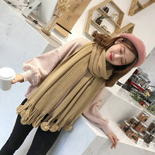 Lade das Bild in den Galerie-Viewer, Pom-Pom Fringe Scarf, Knit Solid Color Shawl
