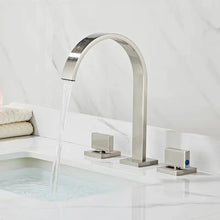 Lade das Bild in den Galerie-Viewer, Brushed Gold Double Handle Basin Faucet with Three Holes
