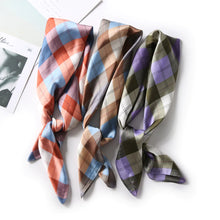 Lade das Bild in den Galerie-Viewer, Color Plaid Scarf for Women 70x70cm Art Student Neck Scarf
