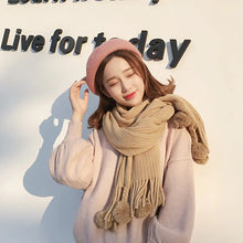 Lade das Bild in den Galerie-Viewer, Pom-Pom Fringe Scarf, Knit Solid Color Shawl
