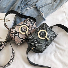 Load image into Gallery viewer, Python Print Belt Bag ITDinos®
