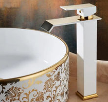 Lade das Bild in den Galerie-Viewer, European-Style All Copper Basin Faucet with Waterfall
