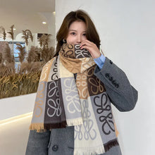 Lade das Bild in den Galerie-Viewer, 290g Women&#39;s Winter Scarf - Reversible Cashmere Shawl
