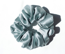 Lade das Bild in den Galerie-Viewer, Silk Hair Scrunchies Itdinos
