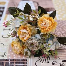 Lade das Bild in den Galerie-Viewer, Vintage Silk Artificial Flowers Itdinos
