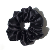 Lade das Bild in den Galerie-Viewer, Silk Hair Scrunchies Itdinos
