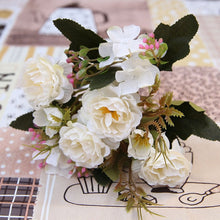 Lade das Bild in den Galerie-Viewer, Vintage Silk Artificial Flowers Itdinos
