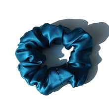 Lade das Bild in den Galerie-Viewer, 100% Pure Silk Large Scrunchies Ropes Hair Bands Ties Elastics Ponytail Holders for Women Girls Hair Accessories 19 Momme 3.5CM Itdinos
