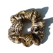 Lade das Bild in den Galerie-Viewer, 100% Pure Silk Large Scrunchies Ropes Hair Bands Ties Elastics Ponytail Holders for Women Girls Hair Accessories 19 Momme 3.5CM Itdinos
